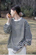 2022春夏款 文艺复古黑白横条纹圆领宽松显瘦休闲中长款套头卫衣