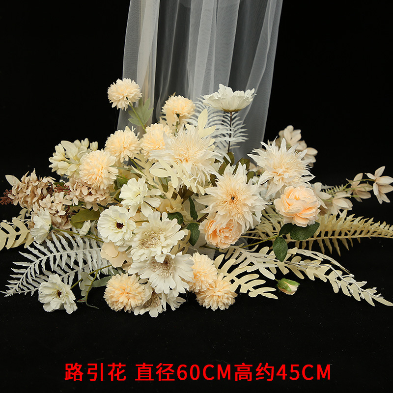 結婚式の道具の青い結婚式のシミュレーションの花の列の花の三角の花の列は造花の舞台の装飾の大きい赤色を配置します。|undefined