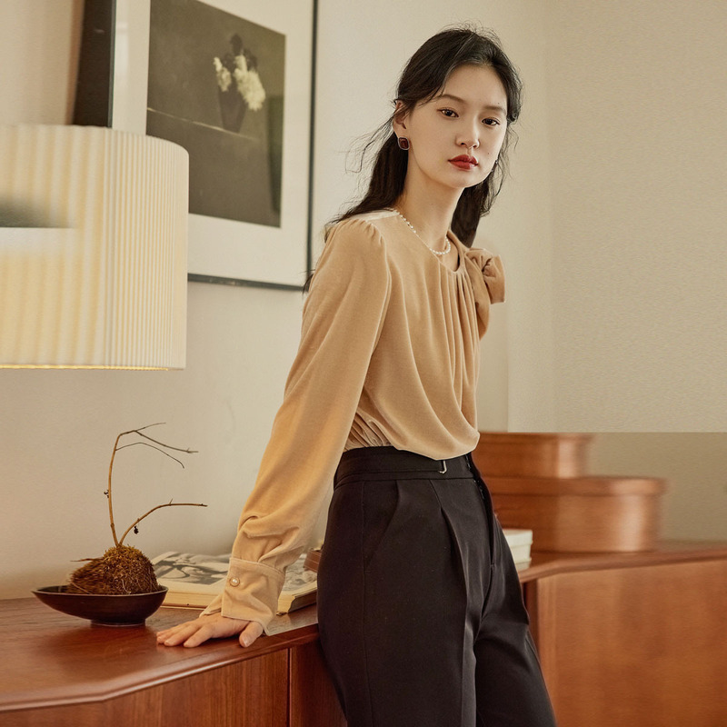 2025 New Autumn and Winter Stereo Flower Personalized Super Beautiful Lace Shirt Velvet Thick Outer Shirt Bottoming Shirt