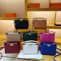 ニッチ韓国スタイルのレトロなポータブルショルダーバッグ多用途通勤クロスボディバッグ女性のための 2025 新しいハイエンドバケットバッグ