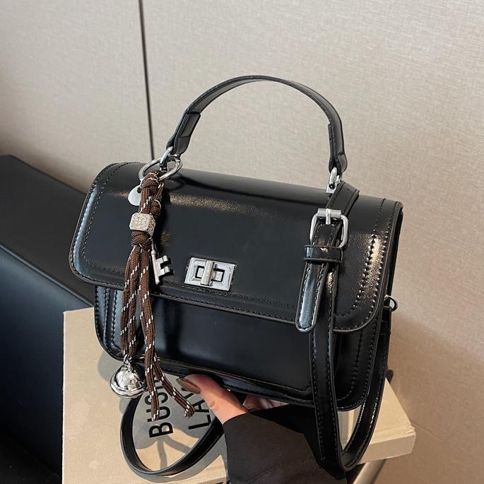 Bolsa de mano pequeña para mujeres 2024 nuevo estilo de piel de cera de aceite retro bolso de viaje de color sólido simple ocio de alta sensación bolso de mochila