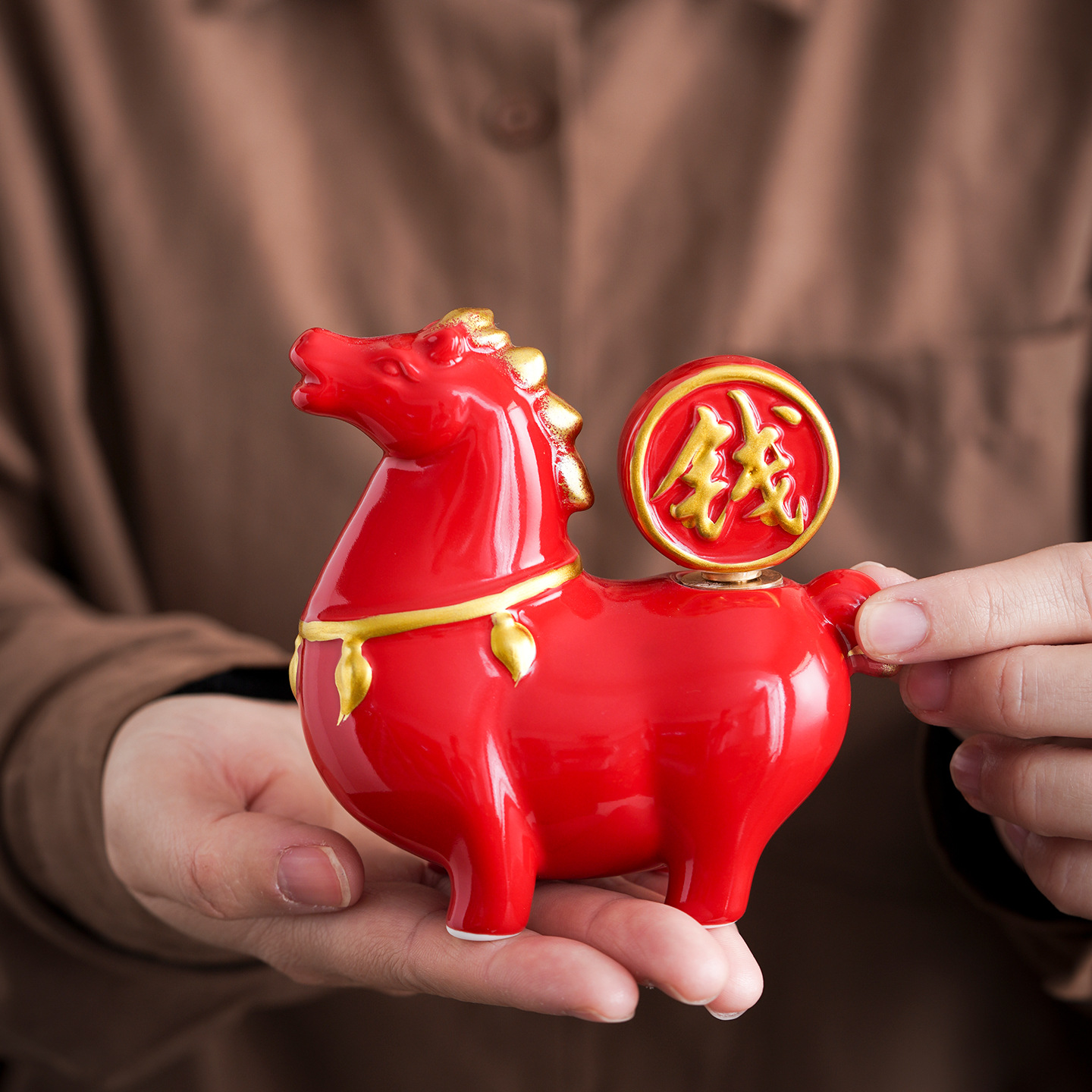 中国红马上有钱陶瓷马摆件招财办公室桌面书房红色唐马马年工艺品