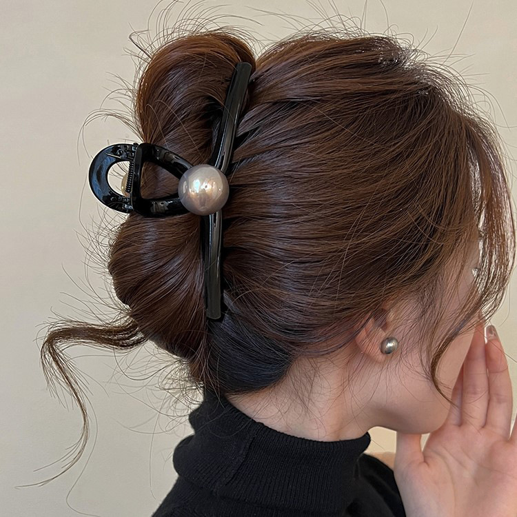 大きいサイズの黒い真珠のつかみの女性のシンプルな大衆の高級感のヘアピンの後頭部のサメのクリップの髪飾りのレトロな髪飾り|undefined