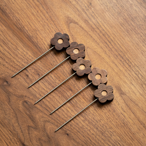 Japanese fruit fork, cartoon solid wood fruit pick, stainless steel fruit fork set, cake fork wholesale
