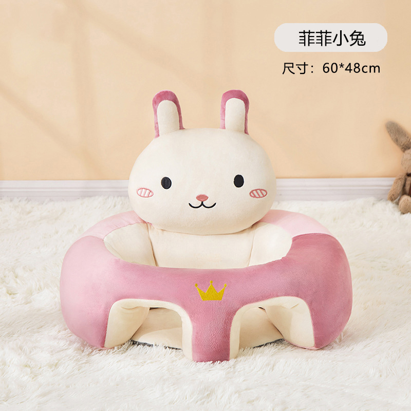赤ちゃんは椅子に座ることを学びます。