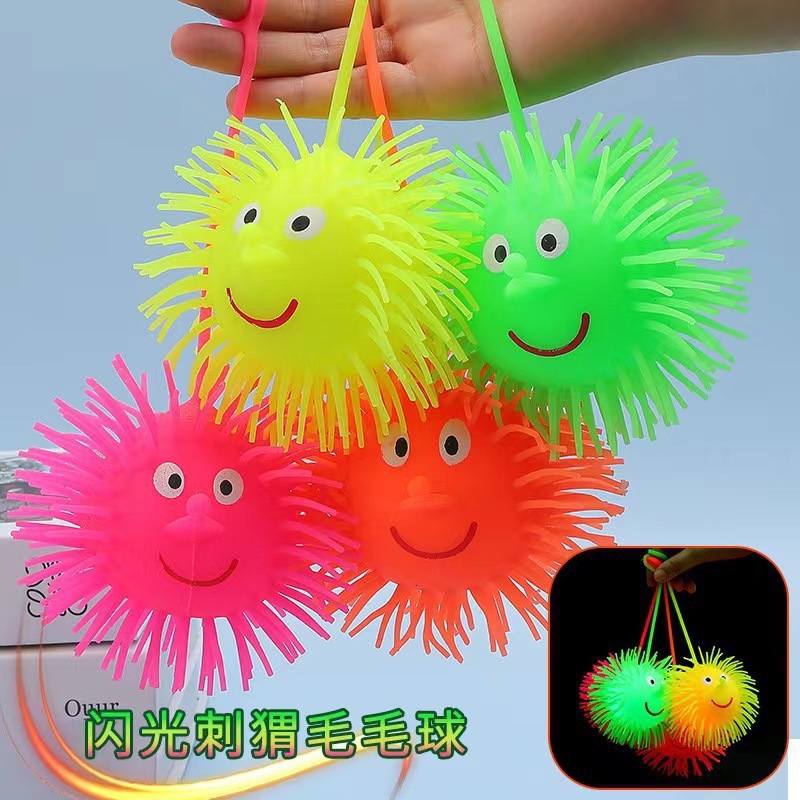 光るハリネズミの毛玉弾力ハリネズミの光る毛玉はおもちゃのボールの子供のおもちゃの卸売りを発散します。|undefined