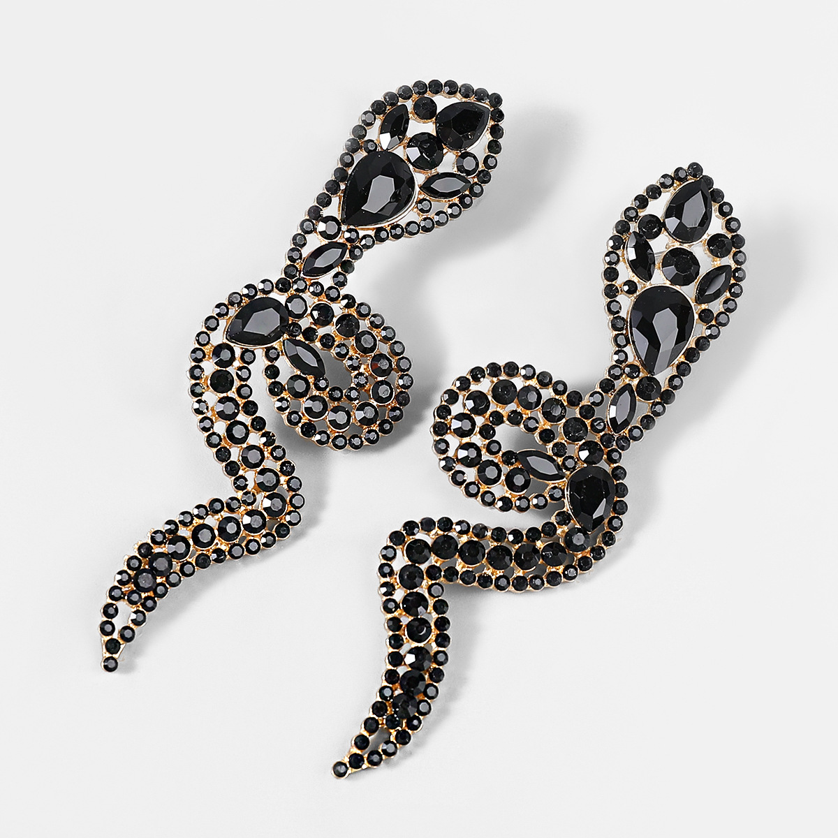 Orecchini a lobo a forma di serpente con cristalli eleganti_voghion.com