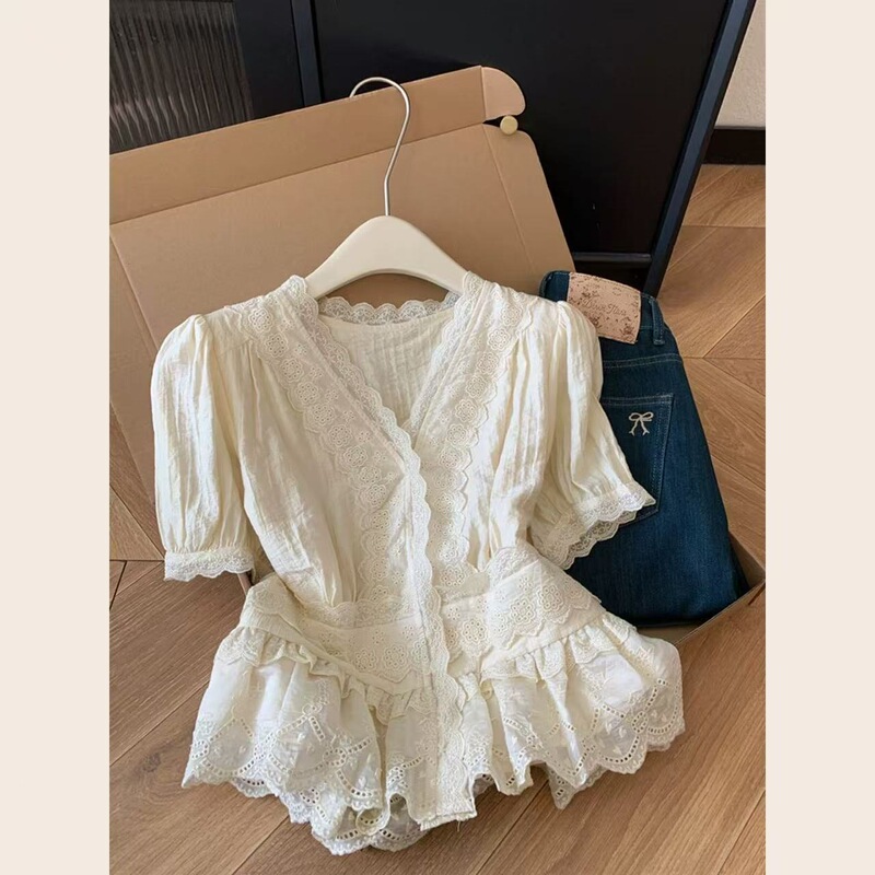 French-Style Elegant and Romantic Lace Puff Sleeve Women's Top, 2026 Summer New Design, Waist-Cinching and Slimming, Versatile