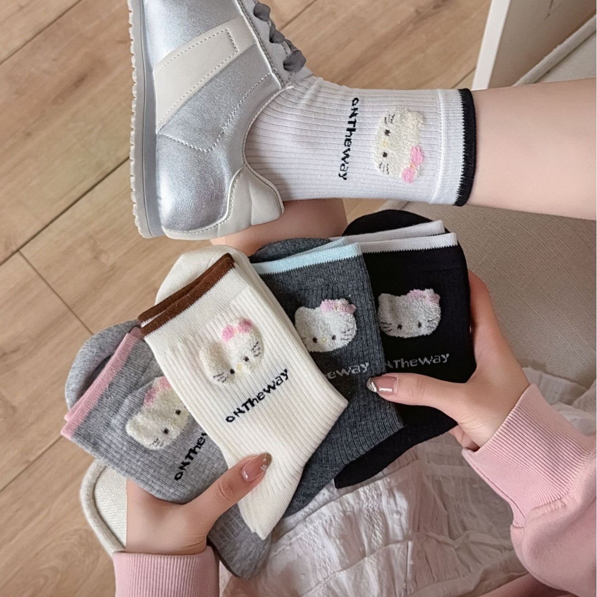 小红书爆款百棉中筒袜子女可爱卡通动物条纹韩版学院风长筒堆堆袜