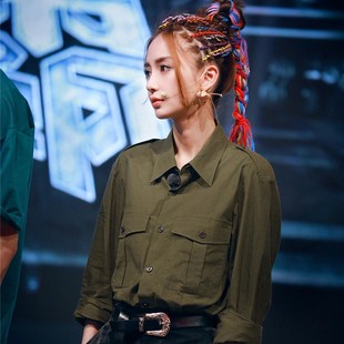 Angelababy��f����ͬ���r�����＾��ζ܊�Gɫ���|�L�����·�Ů�b