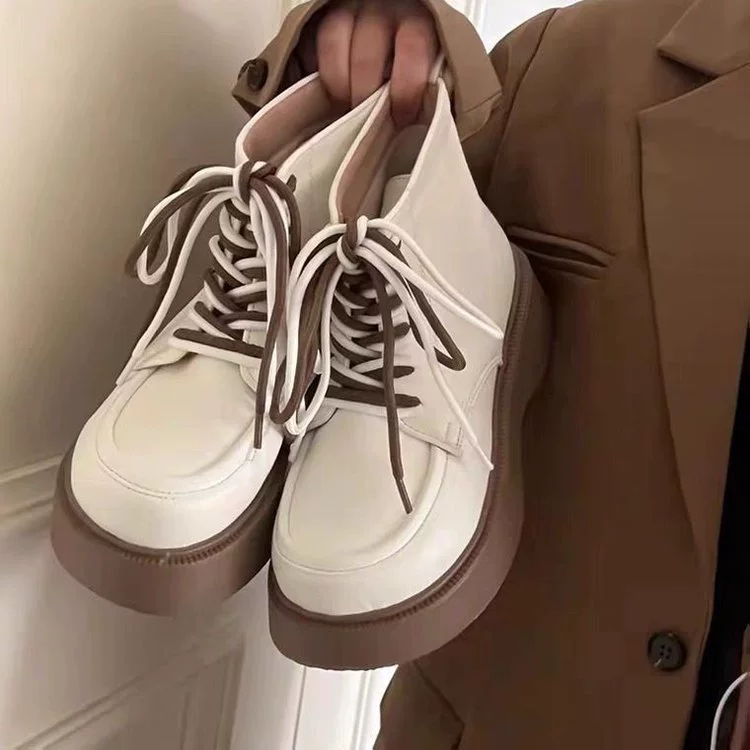 Нишевые дизайнерские женские ботинки Martin на толстой подошве, новая модель осени и зимы 2024 года, модные универсальные короткие ботинки в британском стиле с круглым носком.