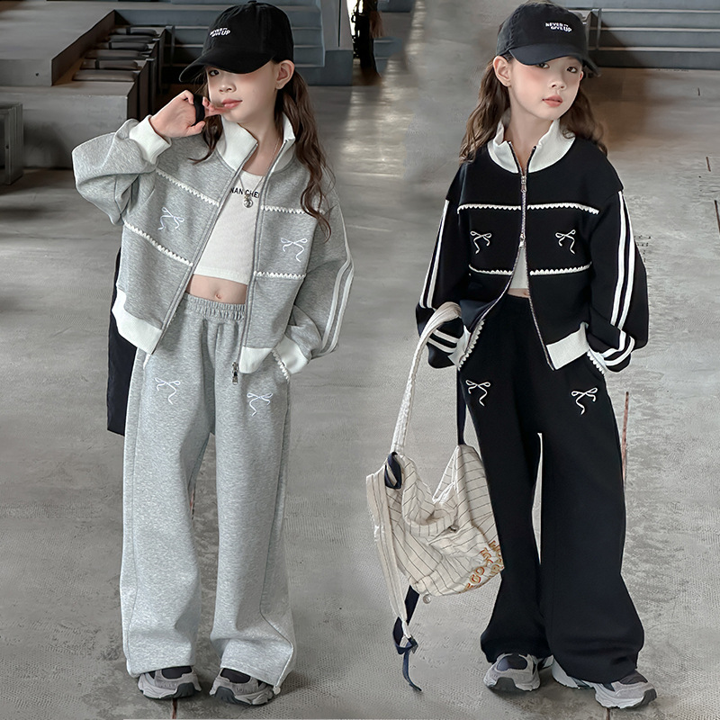 Autumn sports suit