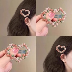 高級感のあるピンクの花のヘアピンの女性2025新型の甘い愛のbbクリップの額の側の前髪の髪の飾り