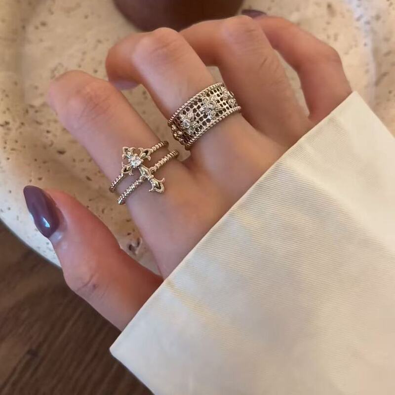 French retro, niche design, coffee gold, light luxury, high-end, versatile, stackable, and fashionable open ring