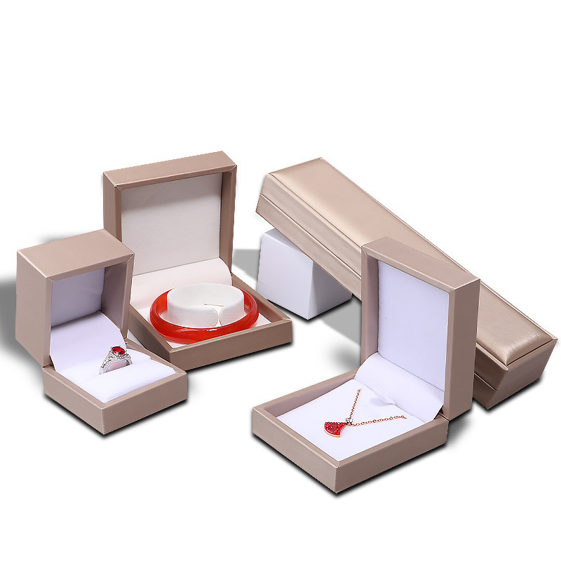 Caja de joyería de PU cepillado, exquisita caja para anillos, pendientes y colgantes, caja de embalaje para pulseras y collares al por mayor image 20