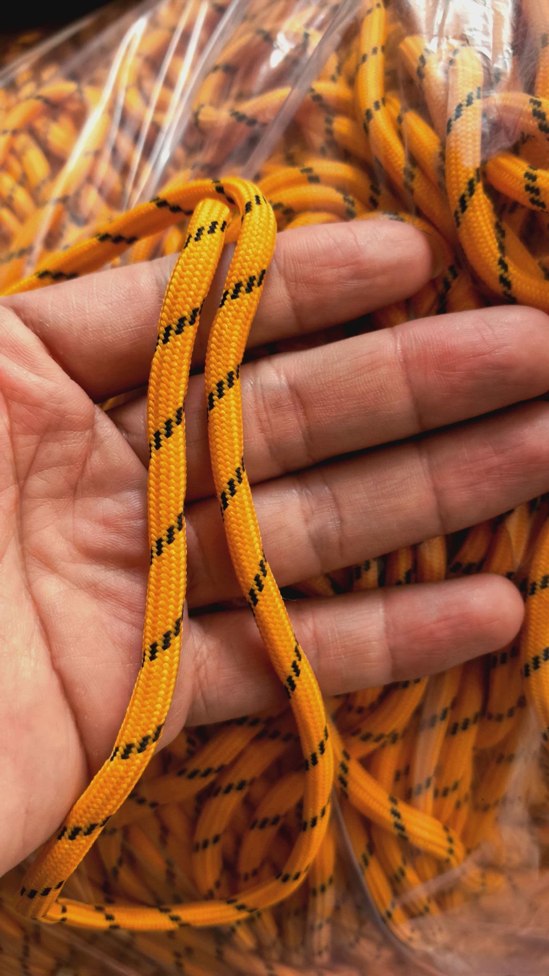 Cordones redondos de 5 mm para zapatos de papá, botas de senderismo, botas estilo Martin, con rayas diagonales en negro, blanco y amarillo.