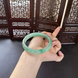 Natural Dulong Jade-African Cui brings wealth to his hands Nature's uncanny workmanship ice