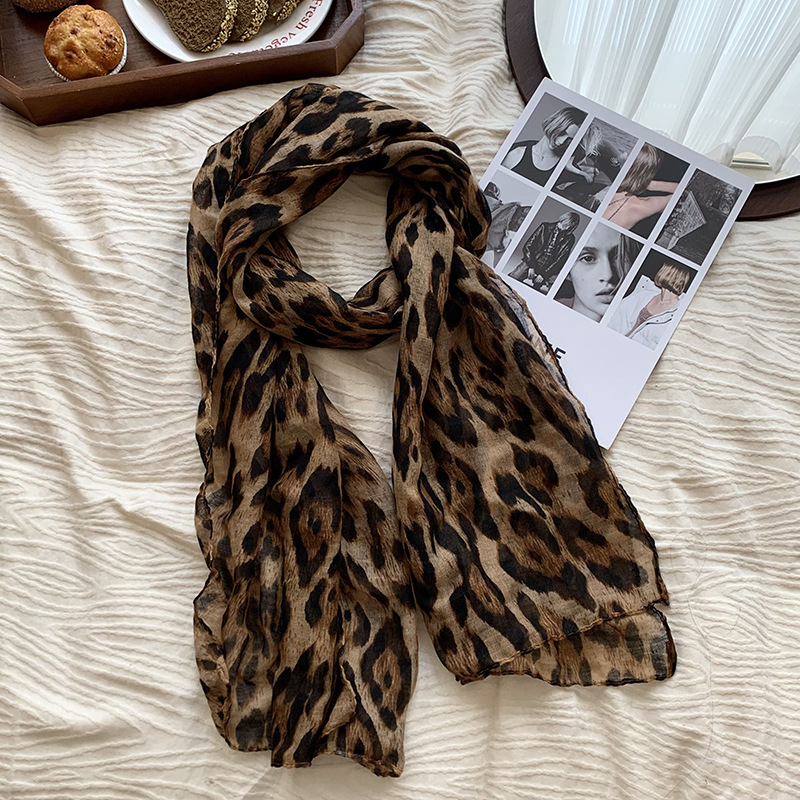 Café con estampado de leopardo