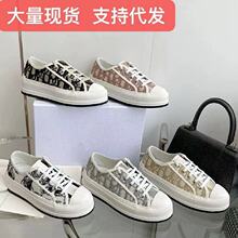 2024款D家刺绣厚底帆布鞋字母系休闲单鞋学院风百搭板鞋工厂直销