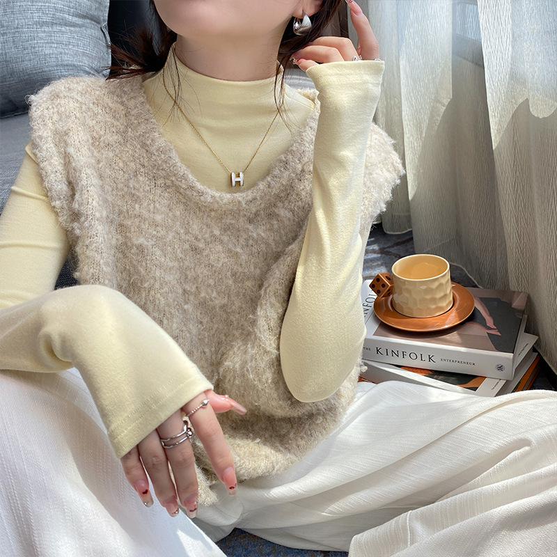 부드러운 밝은 노란색
