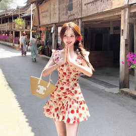 夏季度假风显白复古红碎花连衣裙女明媚旅游收腰漂亮小飞袖短裙子