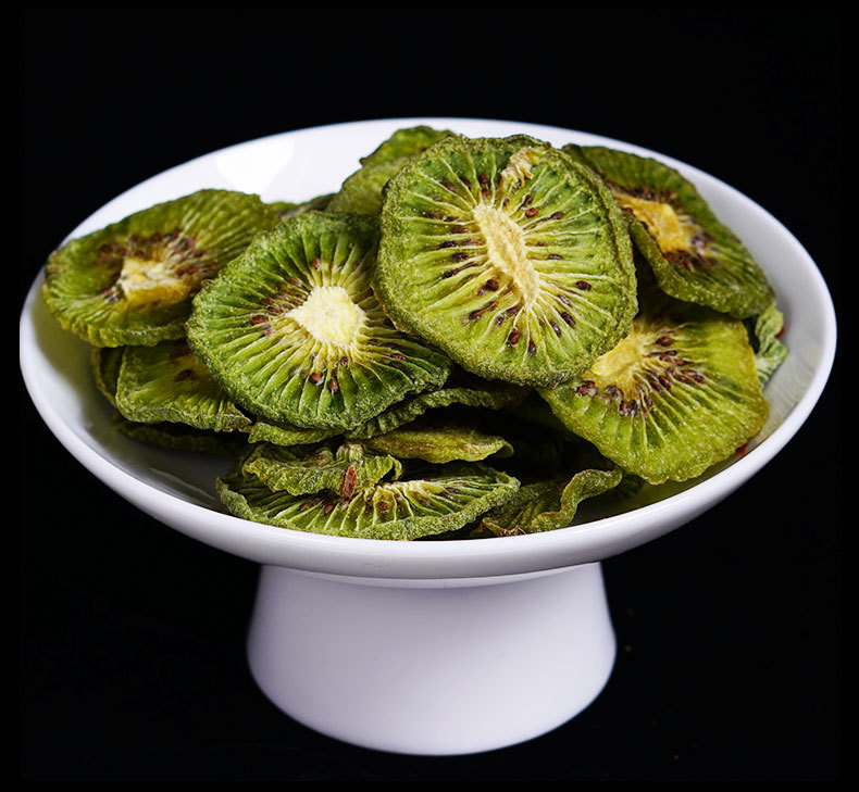 Kiwi Fruit Slices (Actinidia chinensis) — Dried Mi Hou Tao Fruit Tea & Snack preparation