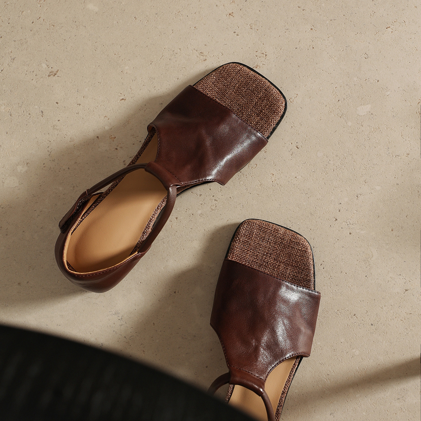 Sandal hở mũi nữ quai mảnh đế bệt mũi vuông da bò thật — đen