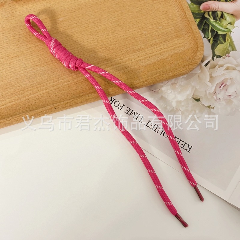 編みカバンのストラップの螺旋の結び紐のiuは鍵のボタンのネットの赤い色の結びの縄の装飾の部品を結びます。