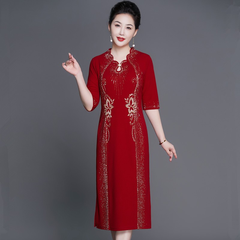 Grandma's Wedding Dress: Young, New Beaded Fashion Cheongsam, Elegant and Stylish Dress