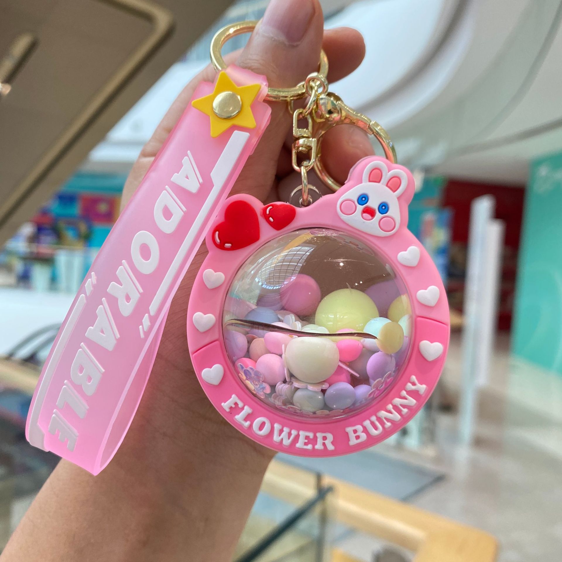 Acrílico lleno de aceite de melocotón llavero pareja bolsa colgante coche llavero lindo pequeño regalo al por mayor