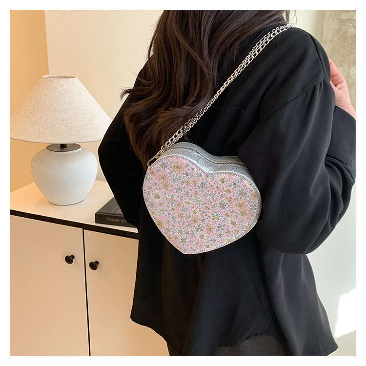 Mujeres Pequeña Cuero Sintético Forma De Corazón Ropa De Calle Cadena En Forma De Corazon Cremallera Bolsas De Hombro display picture 13