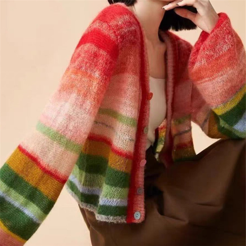 2024 autumn and winter Korean style latest thin rainbow contrast sweater women's retro chic knitted cardigan women's top trendy 2024 autumn and winter Korean style latest thin rainbow contrast sweater women's retro chic knitted cardigan women's top trendy