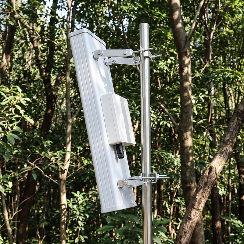 户外高增益双极化IP65基站天线，带17dB增益，适用于4G、5G和LTE