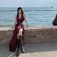レトロな赤いチェック柄蝶アップリケフリルホルターネックトップ + ハイウエストスリットスカートホリデースーツ女性
