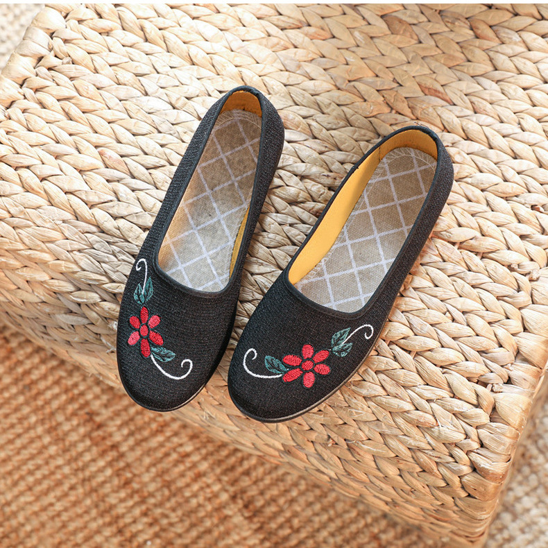 Old Beijing cloth shoes factory goods wholesale women fall new breathable smooth with low leisure for cloth shoes round mouth embroidered shoes