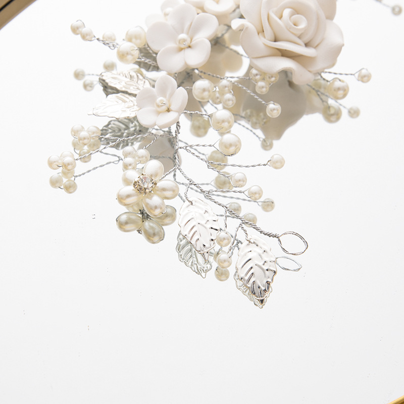 Title 4, Bruids haarband met bloemen en parels, elegant ...