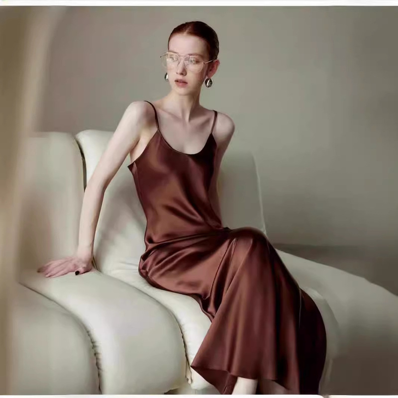 45 ° Diagonal-Cut High-End Quiet Luxury Style Heavy-Duty Imported Acetate Satin U-Neck Spaghetti Strap Dress for Women, Summer Extra-Long Style 45 ° Diagonal-Cut High-End Quiet Luxury Style Heavy-Duty Imported Acetate Satin U-Neck Spaghetti Strap Dress for Women, Summer Extra-Long Style