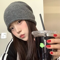 ニットの山の帽子の女性の純色のレトロな秋の冬の大きい頭の周りは顔の小さい毛糸の冷たい帽子の2024カップルの包頭の帽子を現します。