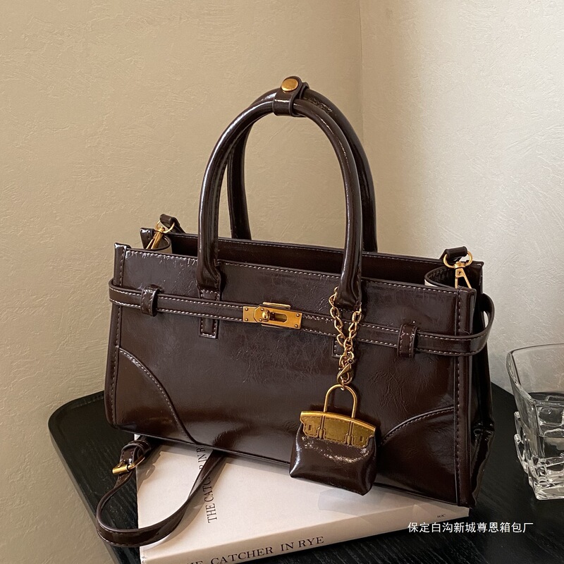 Niche Fashion Oil Wax Leather Portable Briefcase 2025 New Vintage Casual Shoulder Bag Sense Tote Women's Bag