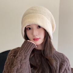 帽子の女性の秋冬ニット帽は暖かくてゆったりしています。