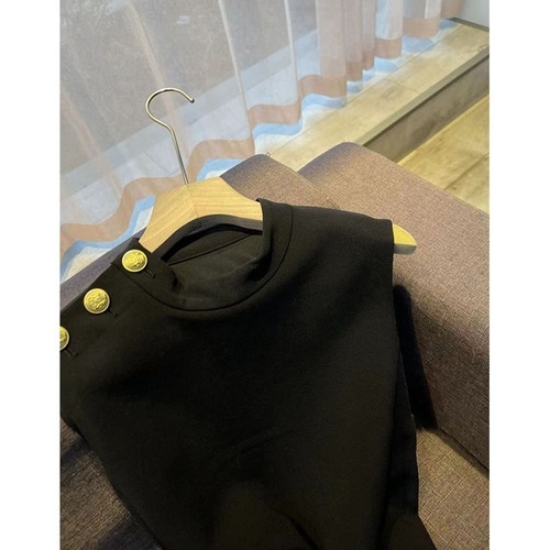 French summer French temperament stylish cool breeze light luxury Chanel style black sleeveless dress