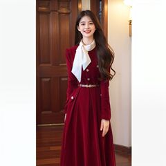 法式复古感红茶风丝绒连衣裙端庄大气秋冬穿搭今年流行的裙子