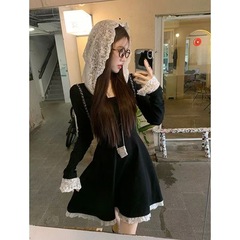 フランス式の黒いレースは帽子のワンピースをつなぎ合わせます。