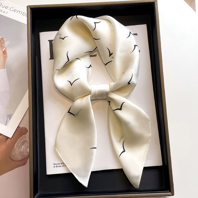 Primavera pequeña bufandas de seda ~ primavera y verano fresca sensación de reducción de la edad de las niñas coreanas pequeñas bufandas de seda de lujo ligero mujeres versátiles