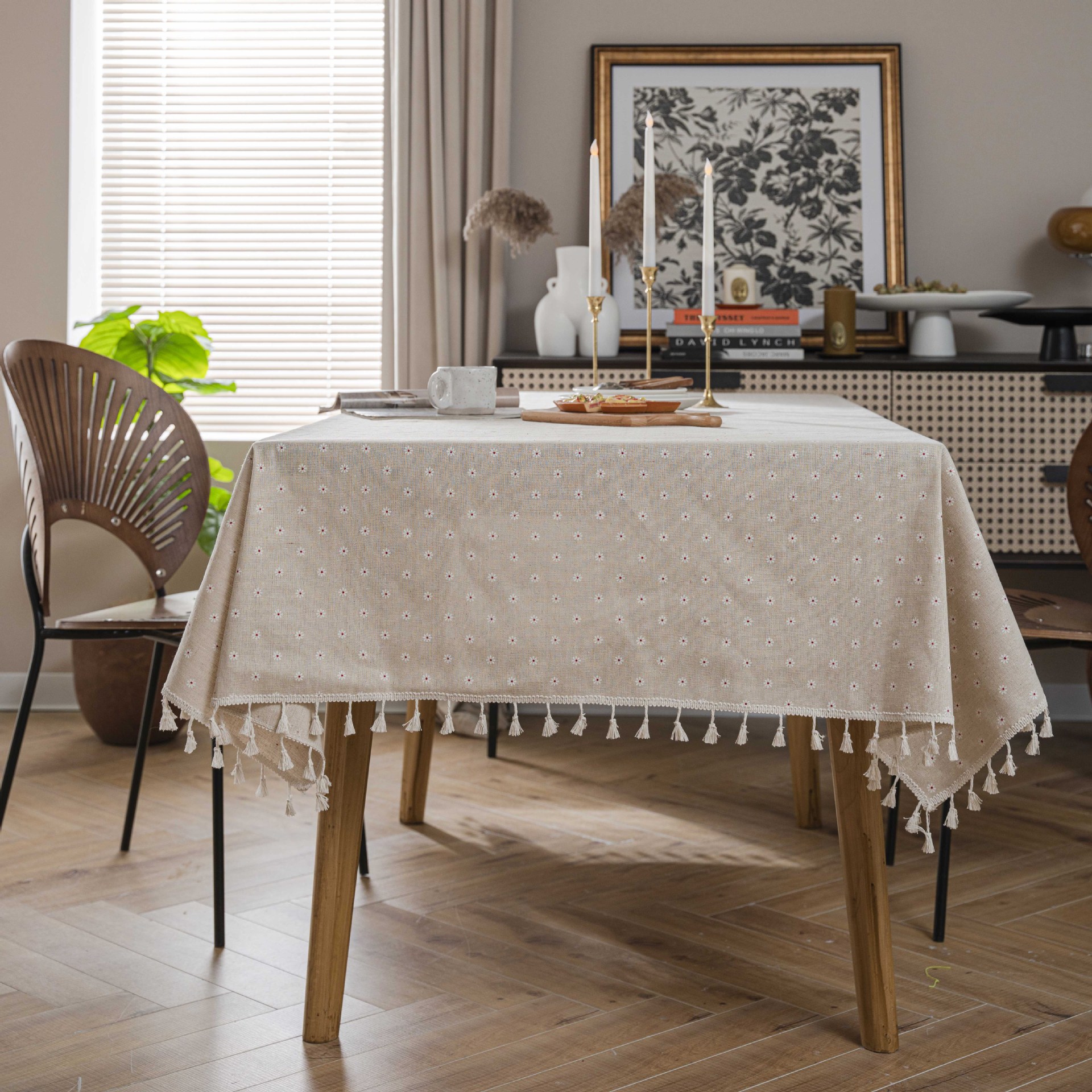 흰색 작은 국화 베이지 색 술