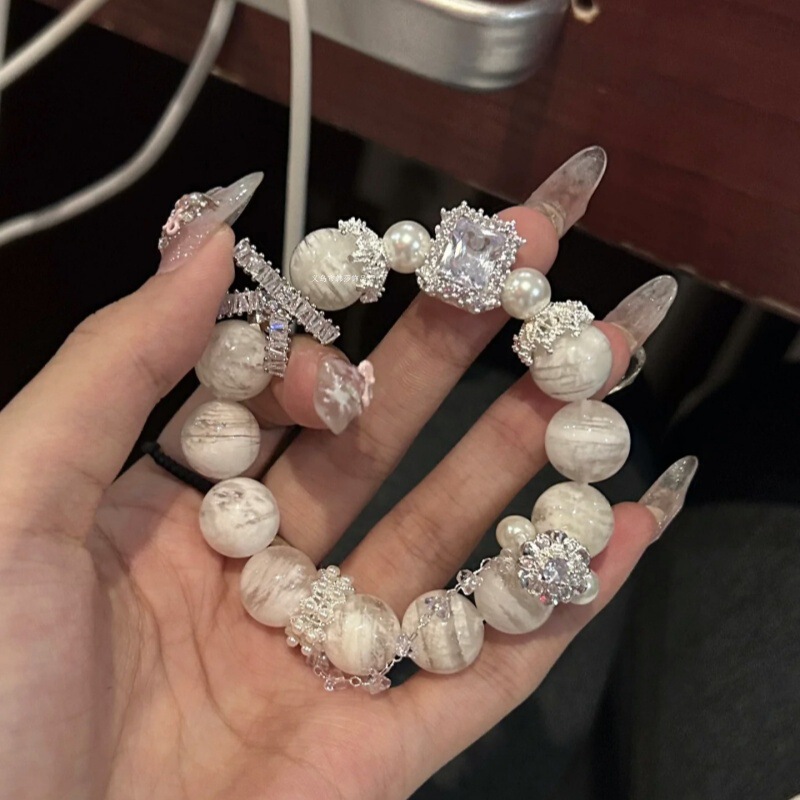 "Snowflake Ghost" White Crystal Bracelet for Women, Classy, Exquisite, Fashionable, Whitening, Slimming Look and High-Looking Niche Design "Snowflake Ghost" White Crystal Bracelet for Women, Classy, Exquisite, Fashionable, Whitening, Slimming Look and High-Looking Niche Design