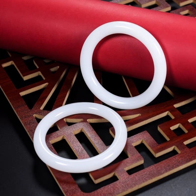 Vòng tay ngọc bích Hetian tự nhiên băng ánh trăng trắng – dòng băng chủng thạch vải thiều chi tiết 6