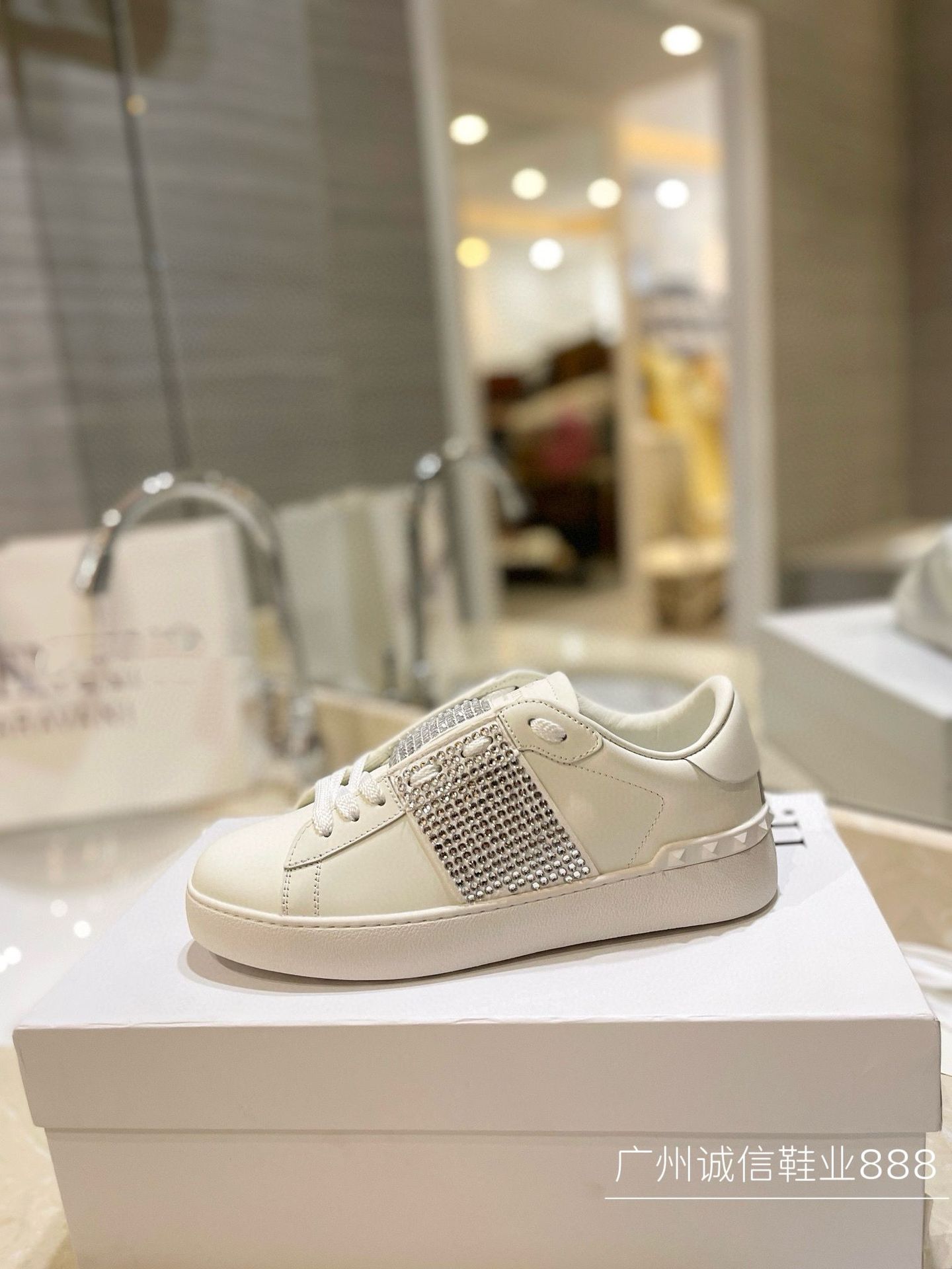 Hot diamond series-white