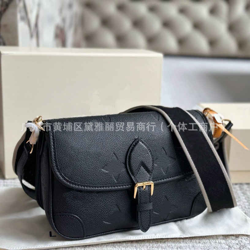 25 nuevos bolsos de cuero de burro en relieve bolsos debajo de la braza, bolsos de hombro de mujer de alta calidad