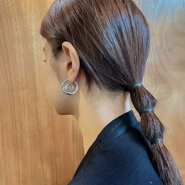 Ins Style Minimalist Gone Spiral Hoop Earrings European and American Fashion Snail Shape Geometric Design Sense Earrings for Women